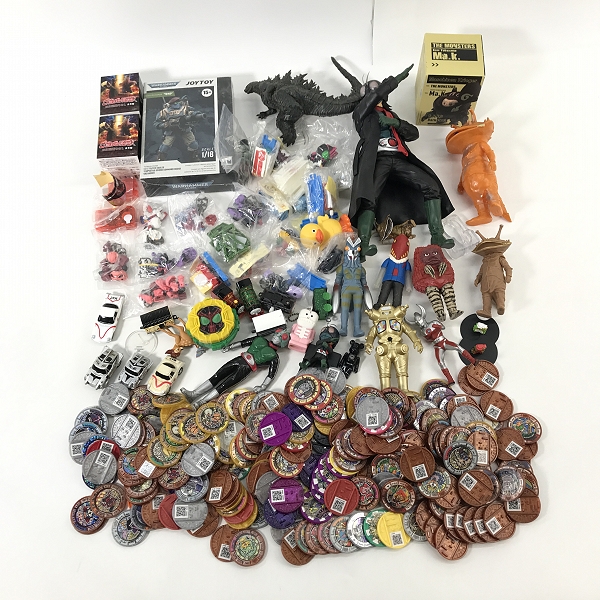 実際に弊社で買取させて頂いた【おまとめ/未開封含む】ウォーハンマー/ゴジラ/シン仮面ライダー/カネゴン/バルタン星人 他 フィギュア 等