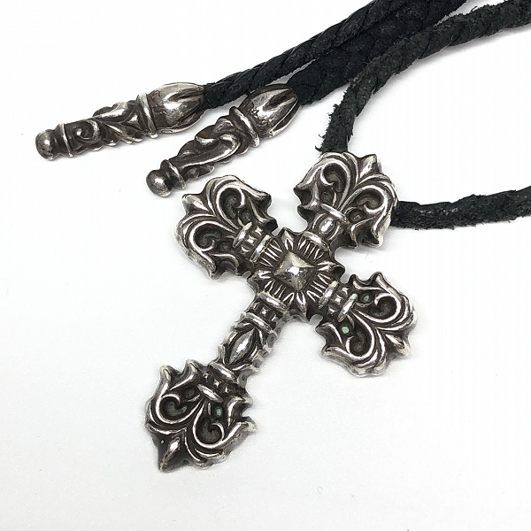 実際に弊社で買取させて頂いたCHROME HEARTS/クロムハーツ フィリグリークロス ペンダント XS ｗ/レザーブレード 