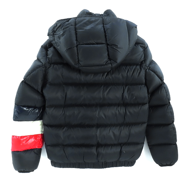 実際に弊社で買取させて頂いた【JPタグ】MONCLER/モンクレール WILLM GIUBBOTTO アームトリコロール ダウンジャケット E20914135585/0の画像 1枚目