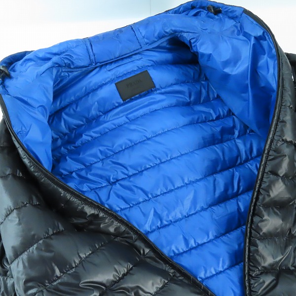 実際に弊社で買取させて頂いた【JPタグ】PRADA/プラダ 21AW 三角ロゴプレート ライトダウンジャケット  2022620 SGH032/52の画像 2枚目