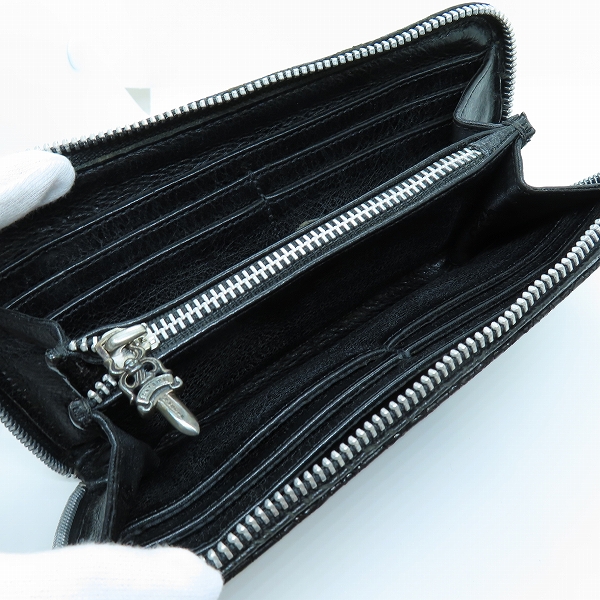実際に弊社で買取させて頂いたCHROME HEARTS/クロムハーツ ゼロピラミッド スタッズ ガラスレザー ラウンドジップウォレット/長財布 の画像 3枚目