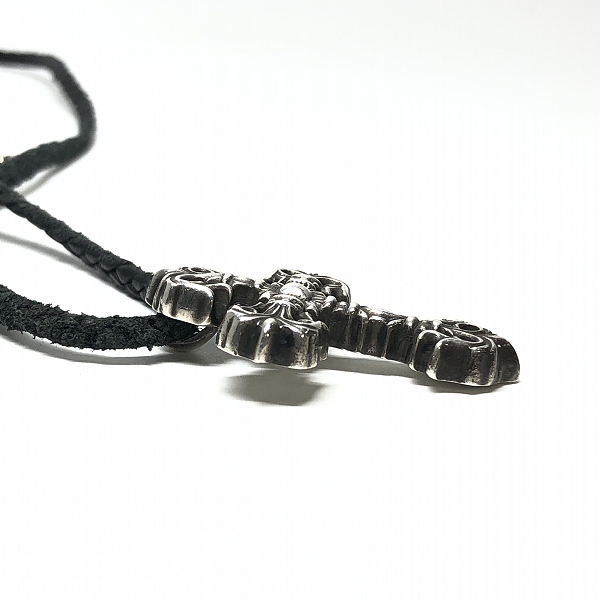 実際に弊社で買取させて頂いたCHROME HEARTS/クロムハーツ フィリグリークロス ペンダント XS ｗ/レザーブレード の画像 3枚目