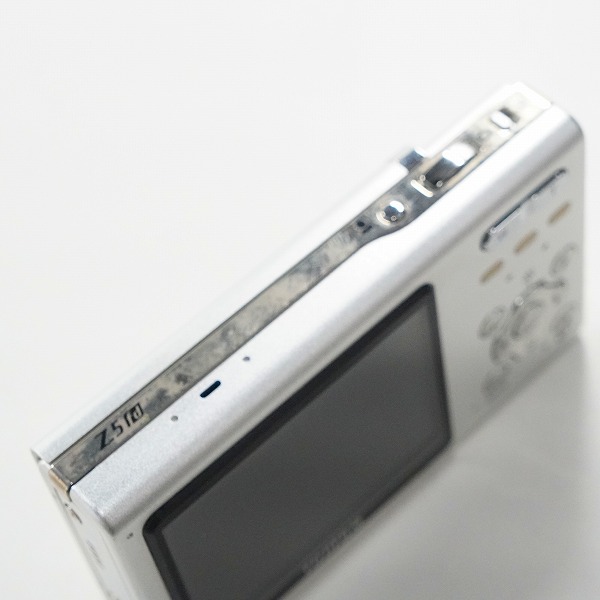 実際に弊社で買取させて頂いたFUJIFILM/富士フィルム FINEPIX Z5 fd コンパクトデジタルカメラの画像 4枚目