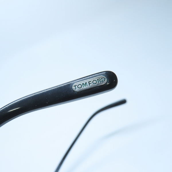 実際に弊社で買取させて頂いたTOM FORD/トムフォード メガネフレーム アイウェア 眼鏡 TF5785-D-B 005の画像 7枚目