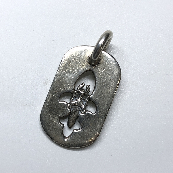 実際に弊社で買取させて頂いたCHROME HEARTS/クロムハーツ カットアウトフレアダガードッグタグ/ペンダントトップ