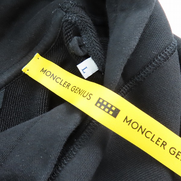 実際に弊社で買取させて頂いたMONCLER/モンクレール MAGLIA CON CAPPUCCIO ラインストーンパーカー G20928G00013/2の画像 2枚目