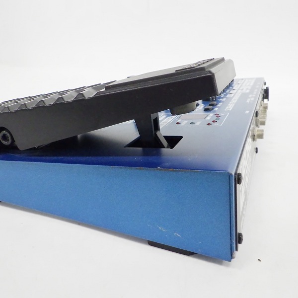 実際に弊社で買取させて頂いた【難有り】BOSS/ボス ME-50 GUITAR MULTIPLE EFFECTS ギター用 マルチエフェクター ACアダプター付の画像 3枚目