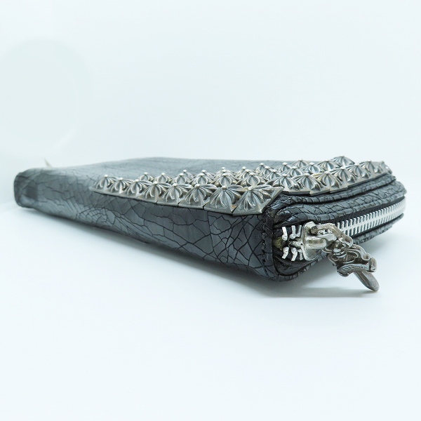 実際に弊社で買取させて頂いたCHROME HEARTS/クロムハーツ ゼロピラミッド スタッズ ガラスレザー ラウンドジップウォレット/長財布 の画像 2枚目