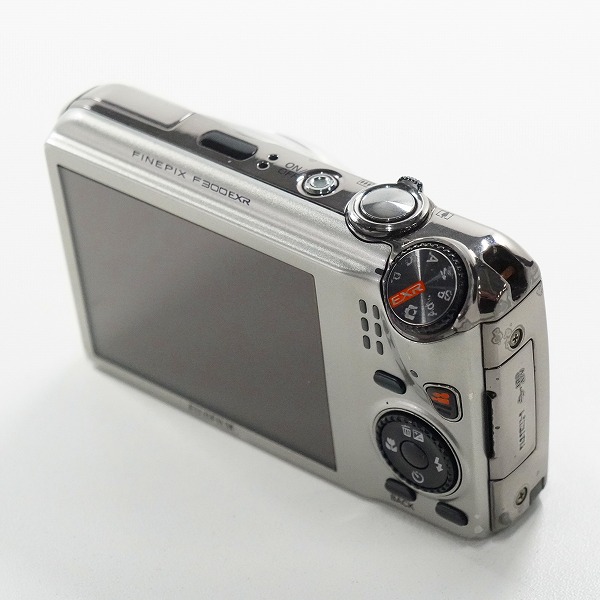 実際に弊社で買取させて頂いたFUJIFILM/富士フィルム FinePix F300EXR ファインピクス コンパクトデジタルカメラ 動作未確認の画像 2枚目