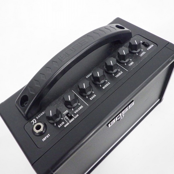 実際に弊社で買取させて頂いたBOSS/ボス KATANA-MINI 刀 バッテリー駆動 小型 ギターアンプ コンボアンプ【動作確認済】の画像 2枚目