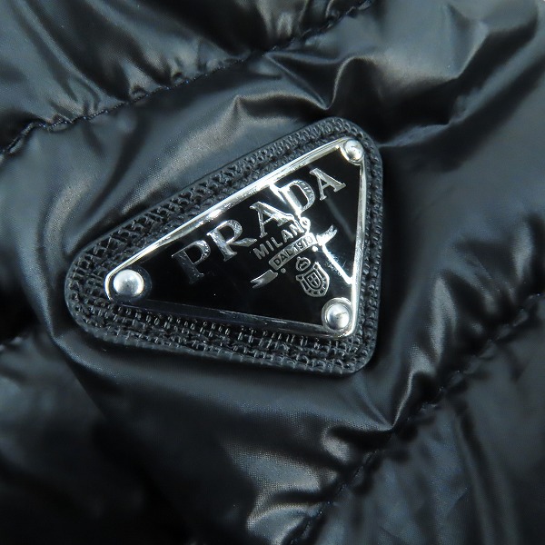 実際に弊社で買取させて頂いた【JPタグ】PRADA/プラダ 21AW 三角ロゴプレート ライトダウンジャケット  2022620 SGH032/52の画像 8枚目