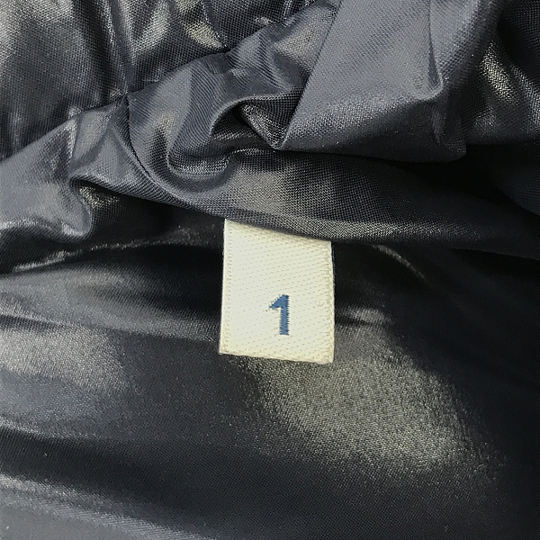 実際に弊社で買取させて頂いた【JPタグ】MONCLER/モンクレール 20AW TARNOS /タルノスフロントワッペン付 ダウンジャケット F20911A51R00 68950/1の画像 3枚目