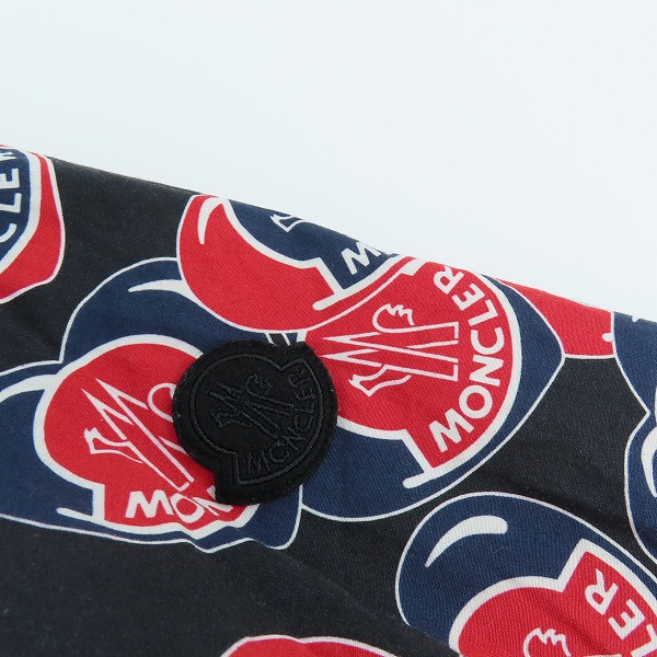 実際に弊社で買取させて頂いた【JPタグ】MONCLER/モンクレール 総柄 半袖ボタンシャツ I20912F00006 XLの画像 6枚目