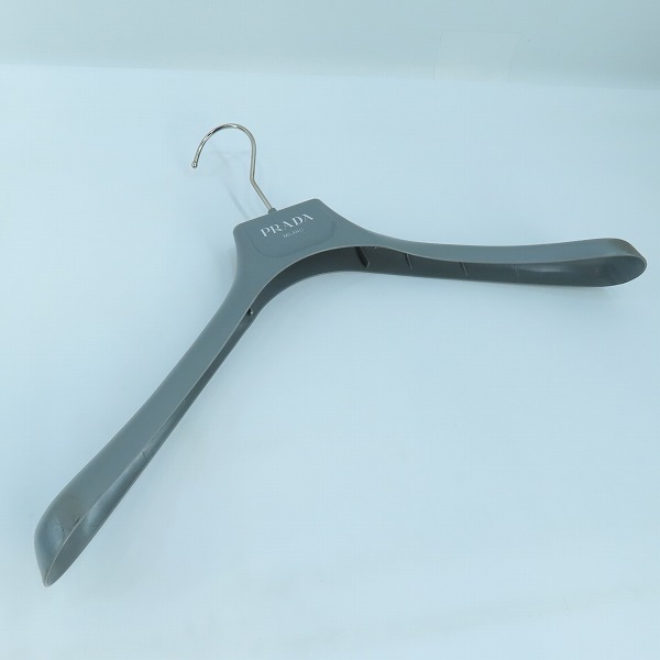 実際に弊社で買取させて頂いたPRADA/プラダ フーディーダウンジャケット カーキ SGH589/46の画像 9枚目