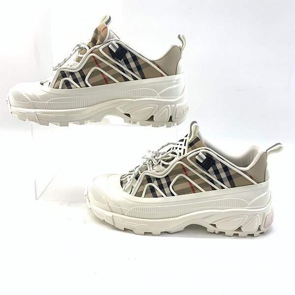 実際に弊社で買取させて頂いたBURBERRY/バーバリー ヴィンテージチェック アーサー スニーカー 8037254/43の画像 3枚目