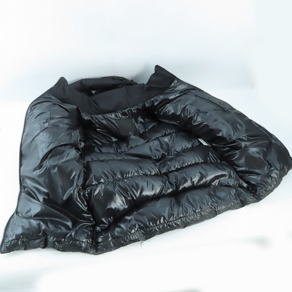 実際に弊社で買取させて頂いた【JPタグ】MONCLER/モンクレール  ZUBAIR GIUBBOTTO ダウン ジャケット H20911A00197 5950K/2の画像 2枚目