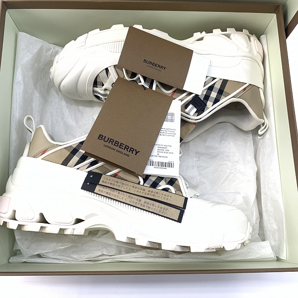 実際に弊社で買取させて頂いたBURBERRY/バーバリー ヴィンテージチェック アーサー スニーカー 8037254/43の画像 8枚目