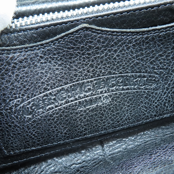 実際に弊社で買取させて頂いたCHROME HEARTS/クロムハーツ ゼロピラミッド スタッズ ガラスレザー ラウンドジップウォレット/長財布 の画像 5枚目