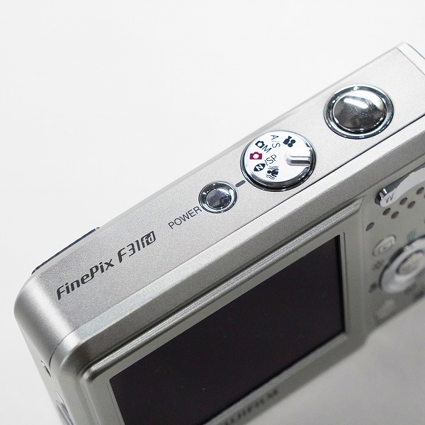 実際に弊社で買取させて頂いたFUJIFILM/富士フィルム FinePix F31fd コンパクトデジタルカメラ 動作未確認の画像 3枚目