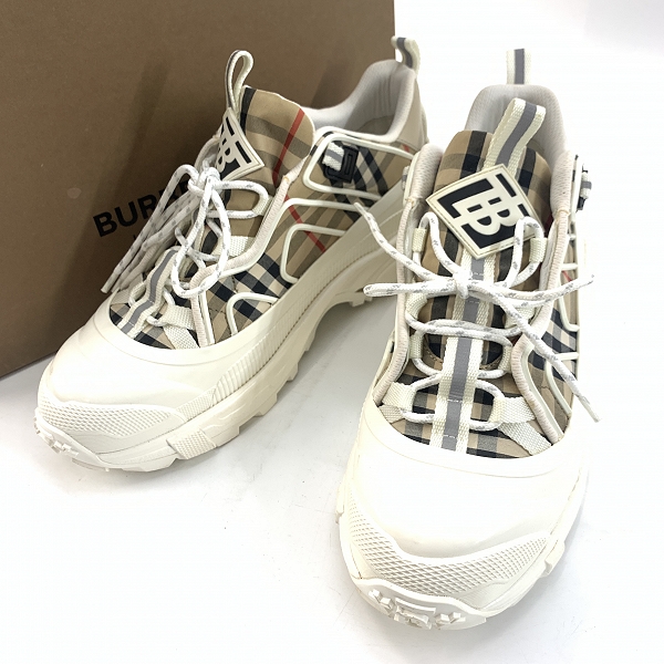 実際に弊社で買取させて頂いたBURBERRY/バーバリー ヴィンテージチェック アーサー スニーカー 8037254/43