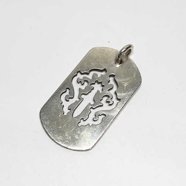 実際に弊社で買取させて頂いたCHROME HEARTS/クロムハーツ カットアウトダガー ドッグタグ/ペンダントトップ