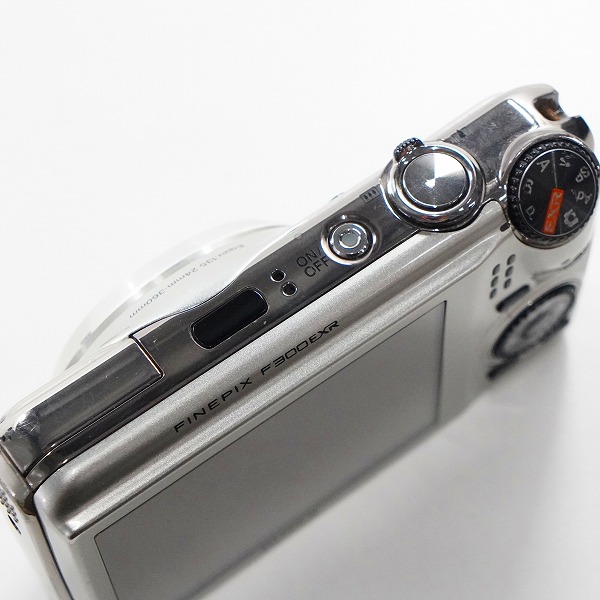 実際に弊社で買取させて頂いたFUJIFILM/富士フィルム FinePix F300EXR ファインピクス コンパクトデジタルカメラ 動作未確認の画像 3枚目