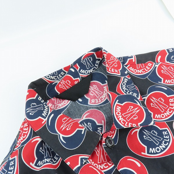 実際に弊社で買取させて頂いた【JPタグ】MONCLER/モンクレール 総柄 半袖ボタンシャツ I20912F00006 XLの画像 5枚目