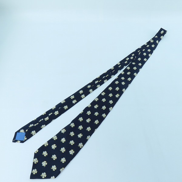 実際に弊社で買取させて頂いたCELINE/セリーヌ 四つ葉クローバー 総柄 シルク ネクタイの画像 8枚目