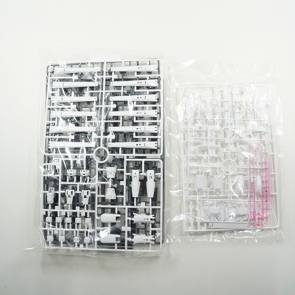 実際に弊社で買取させて頂いた【未組立】バンダイ 機動戦士ガンダム 逆襲のシャア RG νガンダム フィン・ファンネルエフェクトセット 1/144 限定生産の画像 5枚目