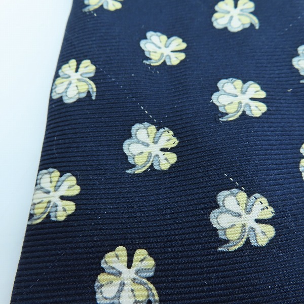 実際に弊社で買取させて頂いたCELINE/セリーヌ 四つ葉クローバー 総柄 シルク ネクタイの画像 7枚目