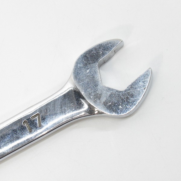 実際に弊社で買取させて頂いたMAC TOOLS/マックツールズ 17mm フレックスギアレンチ コンビネーションラチェットレンチ RWF617MMの画像 4枚目