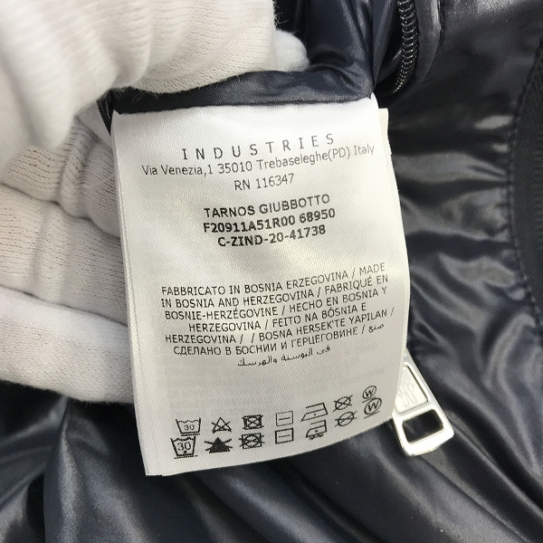 実際に弊社で買取させて頂いた【JPタグ】MONCLER/モンクレール 20AW TARNOS /タルノスフロントワッペン付 ダウンジャケット F20911A51R00 68950/1の画像 4枚目