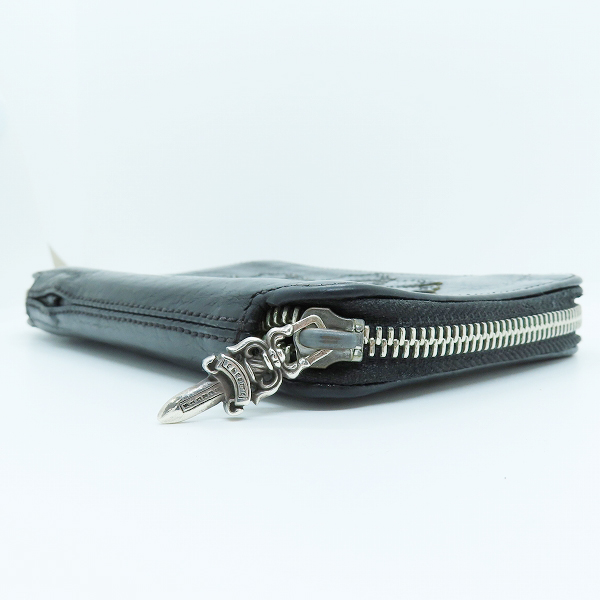 実際に弊社で買取させて頂いたCHROME HEARTS/クロムハーツ BANK ROBBER/バンクローバー 3セメタリークロスパッチ/ラウンドジップウォレットの画像 2枚目
