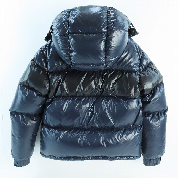 実際に弊社で買取させて頂いた【JPタグ】ONCLER/モンクレール GARY GIUBBOTTO/ゲーリー/ゲイリー ダウンジャケット E20914190785 68950/2の画像 1枚目