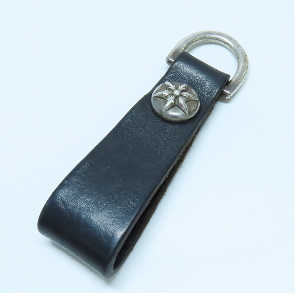 実際に弊社で買取させて頂いたCHROME HEARTS/クロムハーツ BELT LOOP STAR スターボタン レザー Dキーリング  ベルトループ