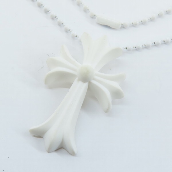 実際に弊社で買取させて頂いたCHROME HEARTS/クロムハーツ スモールCHクロス シリコン ホワイト