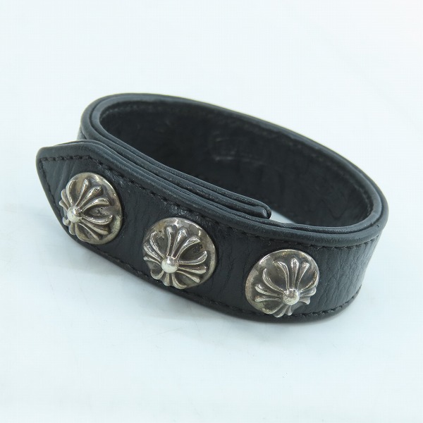 実際に弊社で買取させて頂いたCHROME HEARTS/クロムハーツ 3ボタン2スナップ レザーブレスレット/クロスボタン