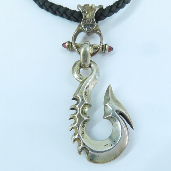 実際に弊社で買取させて頂いたBWL/ビルウォールレザー  ラージフィッシュフック w/オニキス Tバー w/ストーンレザーブレイド ミュージシャンネックレスの画像 2枚目