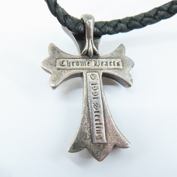 実際に弊社で買取させて頂いたCHROME HEARTS/クロムハーツ スモールCHクロスペンダントw/レザーブレードの画像 2枚目