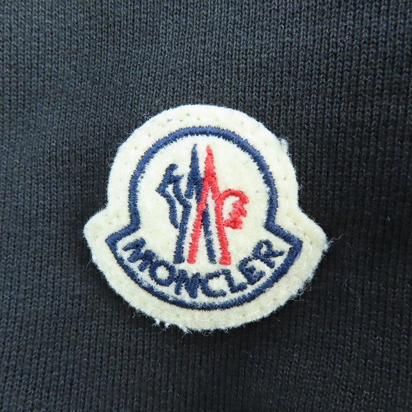 実際に弊社で買取させて頂いた【JPタグ】MONCLER/モンクレール SWEAT SHIRT/ロゴワッペン クルーネック スウェット トレーナー H10918G00051 809KR/XLの画像 4枚目
