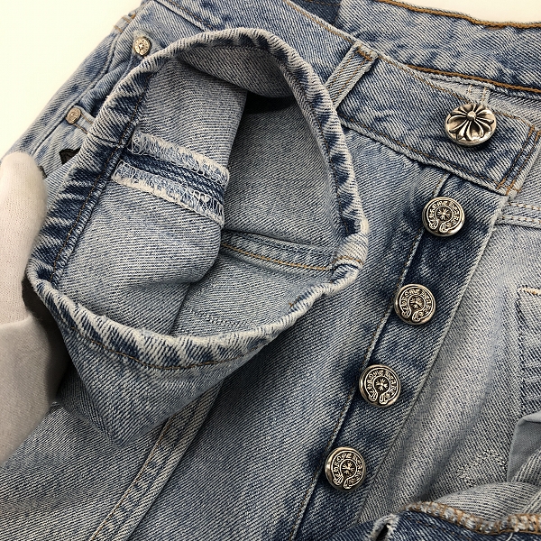 実際に弊社で買取させて頂いたCHROME HEARTS×LEVIS/クロムハーツ×リーバイス 501 クロスパッチ クロスボール ボタンフライ デニム 31の画像 4枚目