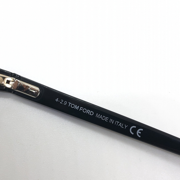実際に弊社で買取させて頂いたTOM FORD/トムフォード 度入り セル フレーム 眼鏡/メガネ/アイウェア TF5532-Bの画像 5枚目
