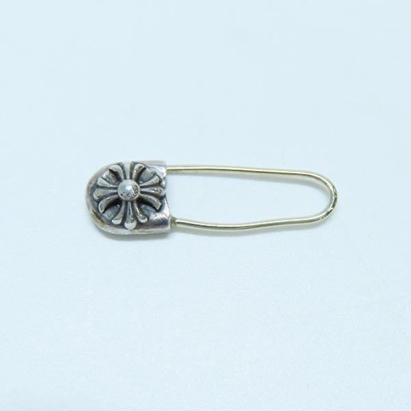 実際に弊社で買取させて頂いたCHROME HEARTS/クロムハーツ SAFETY PIN EARRING CH plus/セーフティー ピン ピアス 右耳用の画像 1枚目