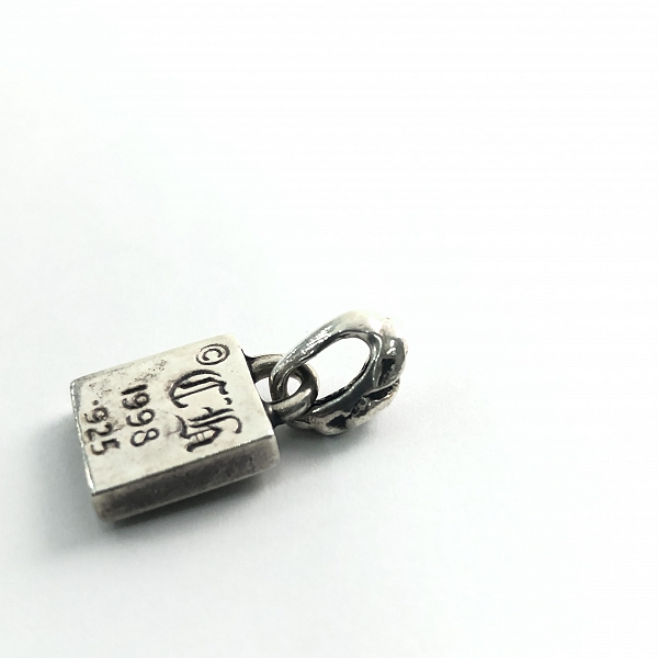 実際に弊社で買取させて頂いたCHROME HEARTS/クロムハーツ フレームドCHプラス チャーム エメラルドの画像 6枚目