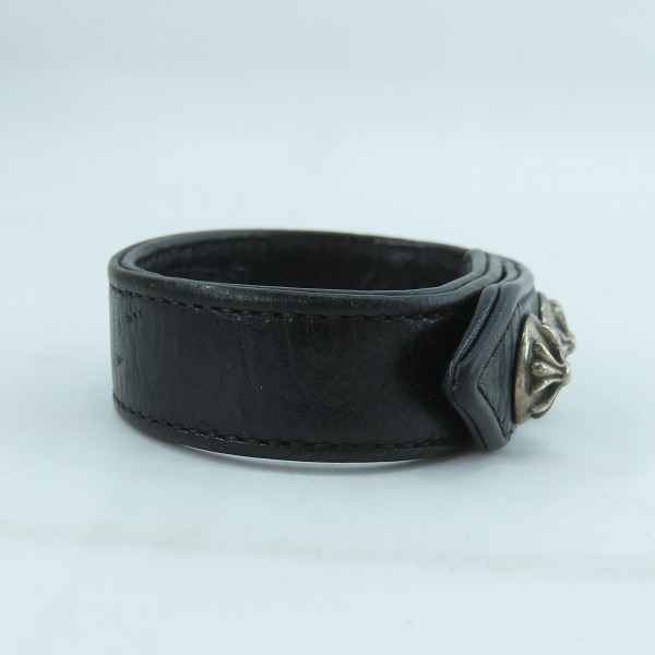 実際に弊社で買取させて頂いたCHROME HEARTS/クロムハーツ 3ボタン2スナップ レザーブレスレット/クロスボタンの画像 4枚目