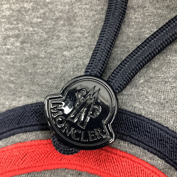 実際に弊社で買取させて頂いた【JPタグ】 MONCLER/モンクレール MAGLIA プルオーバーパーカー グレー F20918G74610/XLの画像 6枚目