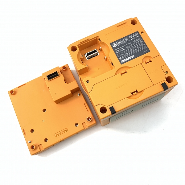 実際に弊社で買取させて頂いた任天堂/Nintendo/ニンテンドー ゲームキューブ/GC 本体 コントローラー2個/ゲームボーイプレーヤー付き【簡易動作確認済】の画像 5枚目