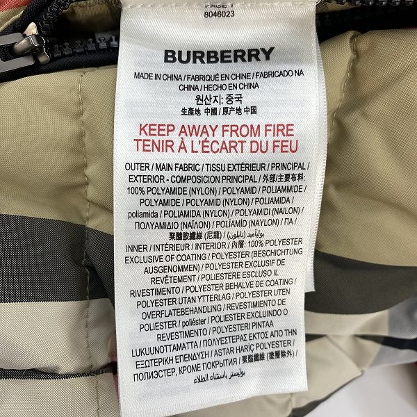 実際に弊社で買取させて頂いたBURBERRY/バーバリー キッズ リバーシブルダウンジャケット ノバチェック 8046023/4Y 104cmの画像 5枚目