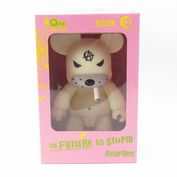 実際に弊社で買取させて頂いたToy2R KOZIK Qee Anarqeeシリーズ SMORKIN Bear 蓄光 フィギュア