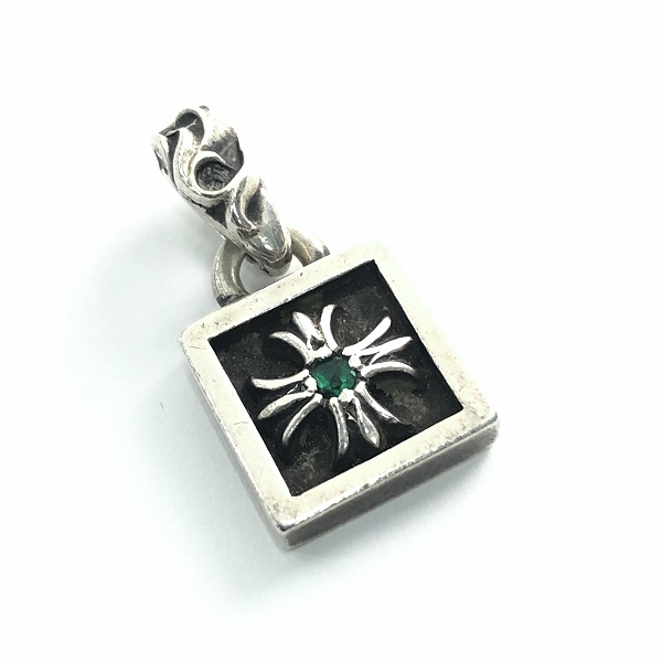 実際に弊社で買取させて頂いたCHROME HEARTS/クロムハーツ フレームドCHプラス チャーム エメラルドの画像 5枚目